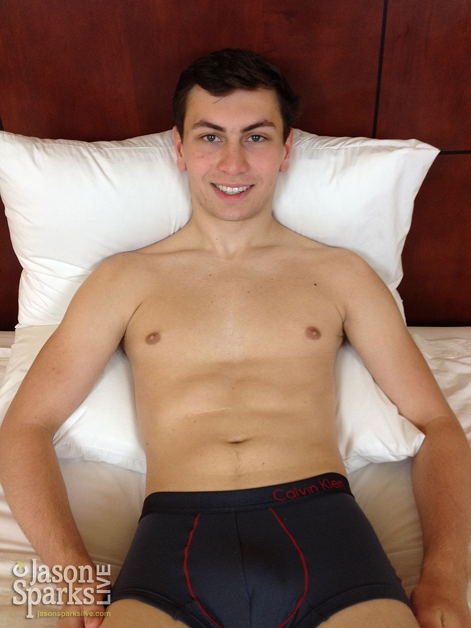 Hunky gay Wade Hansen shows his athletic body & jerks off in a bedroom solo  