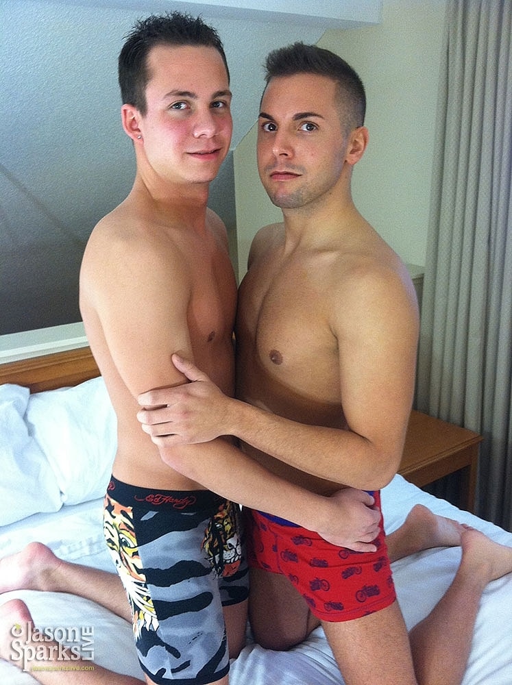 Gay nymphos Garrett Cooper & Zack Taylor give head & bang each others asshole  