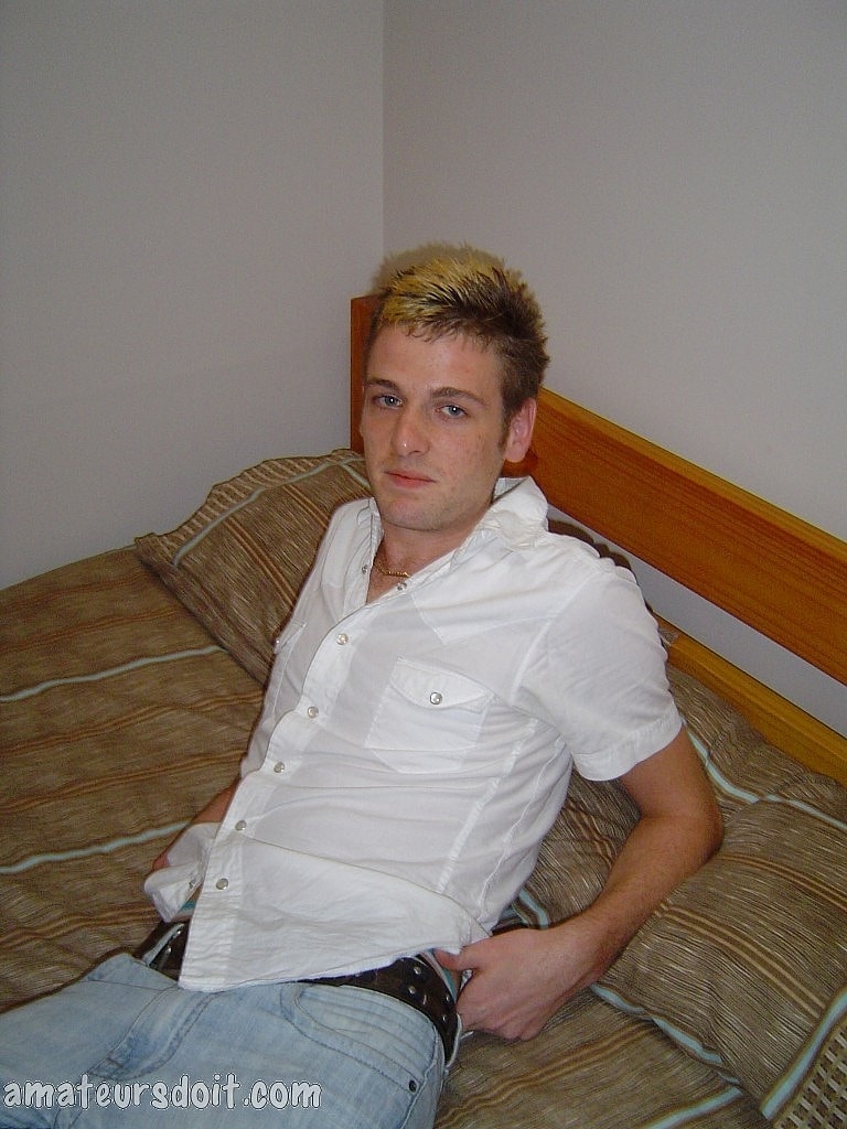 Gay amateur Richie Rider removes his jeans and touches his dick on his bed  