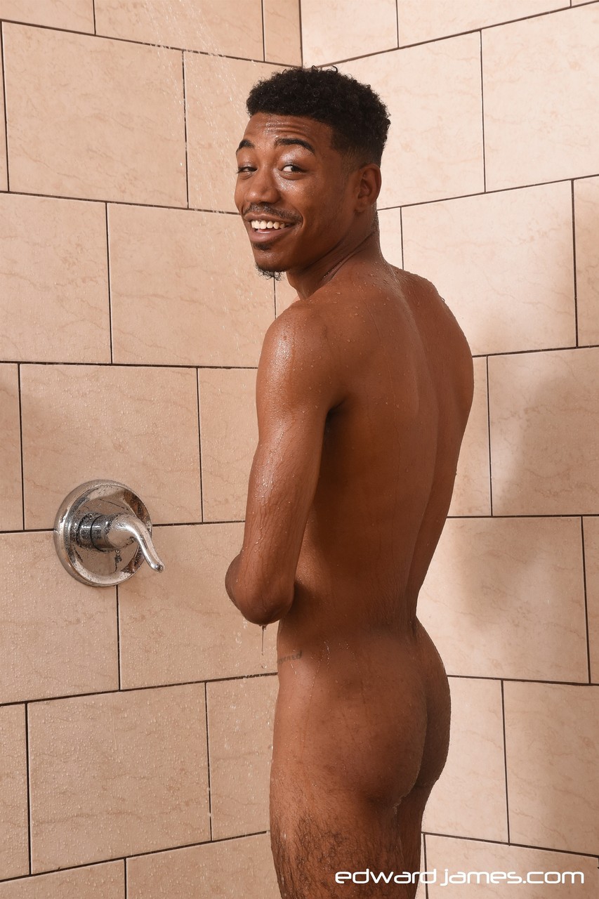 Black gay men Sleepy Reed & Phoenix have hardcore anal sex in the shower  